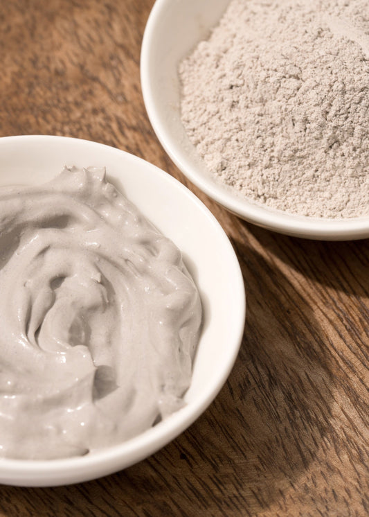 Two white bowls on a wooden surface, ready for a Chilli Slimming wrap